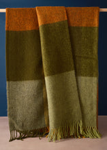 Load image into Gallery viewer, Gotland Check Green Throw