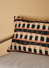 Load image into Gallery viewer, Somma Cushion Noir