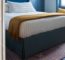 Load image into Gallery viewer, Double Duvet Set Ivory & Black Wide Stripe