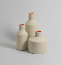 Load image into Gallery viewer, Vase Natural &amp; Orange Medium
