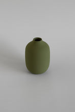 Load image into Gallery viewer, Vase Island 04 Olive Green

